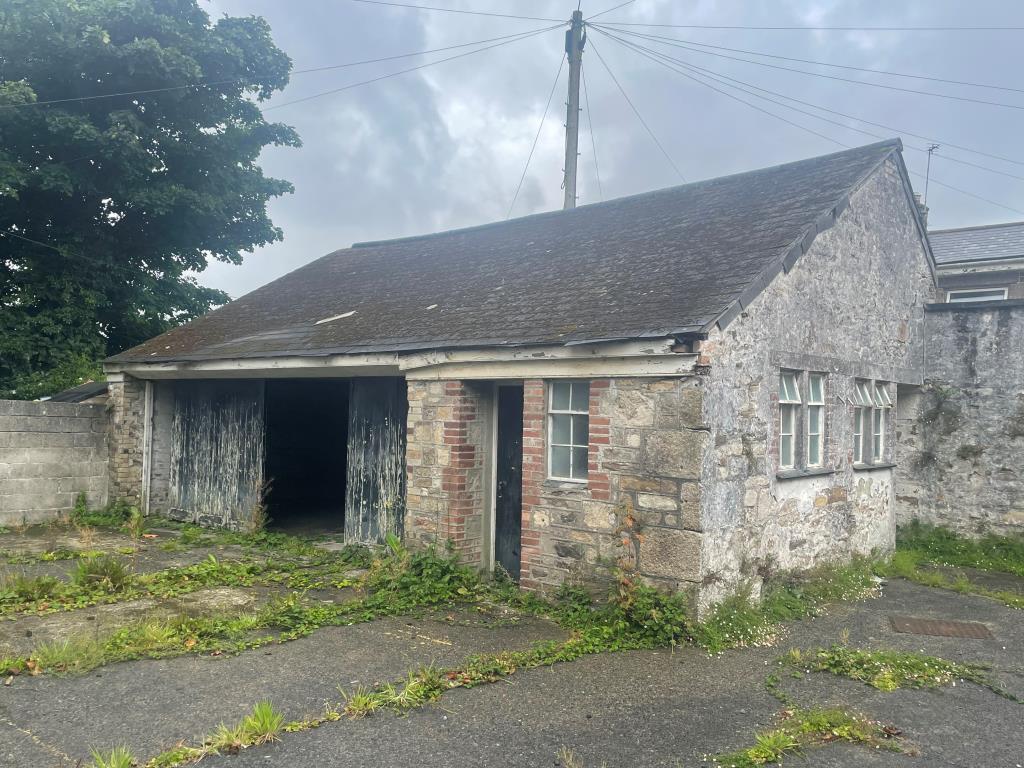 Lot: 160 - FORMER WORKSHOP SITE WITH PLANNING APPROVAL - Single storey store building with toilet
